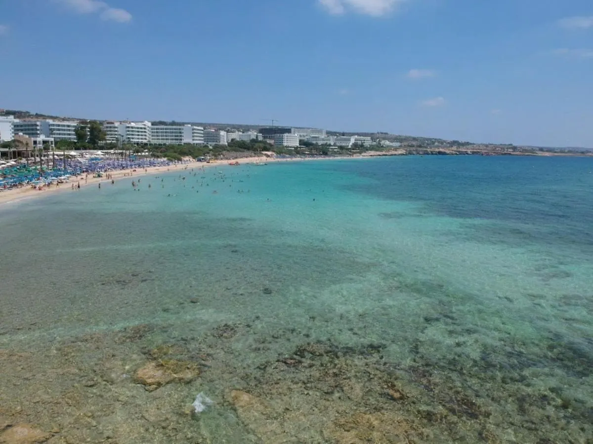 Karousos Beach Rooms Ayia Napa Lägenhetshotell