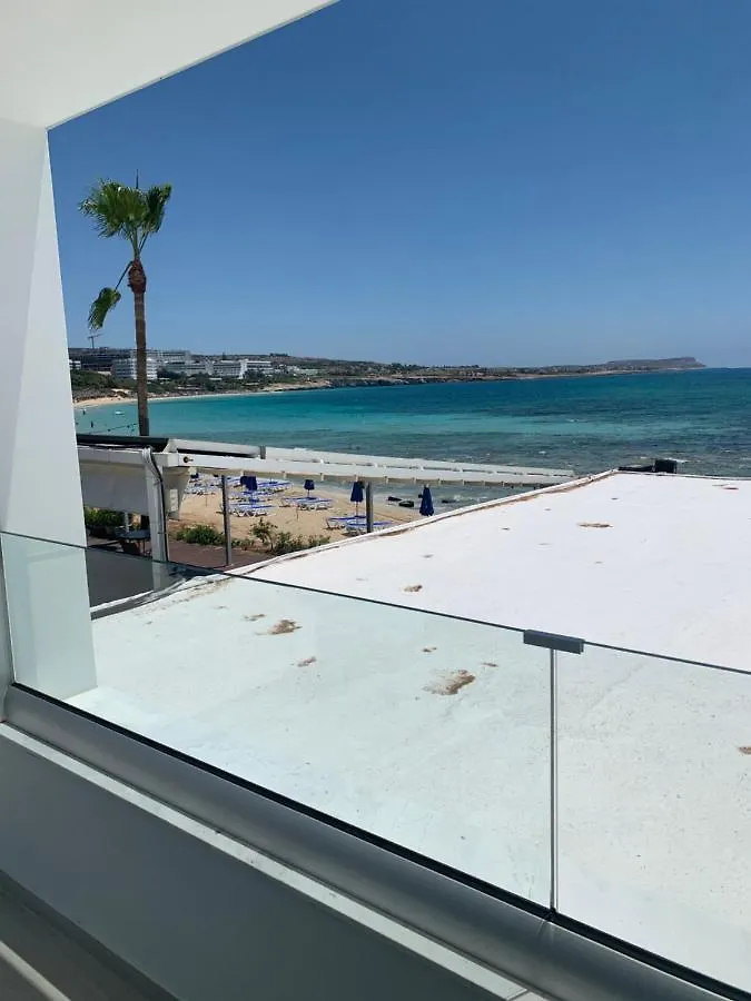 Karousos Beach Rooms Ayia Napa Lägenhetshotell