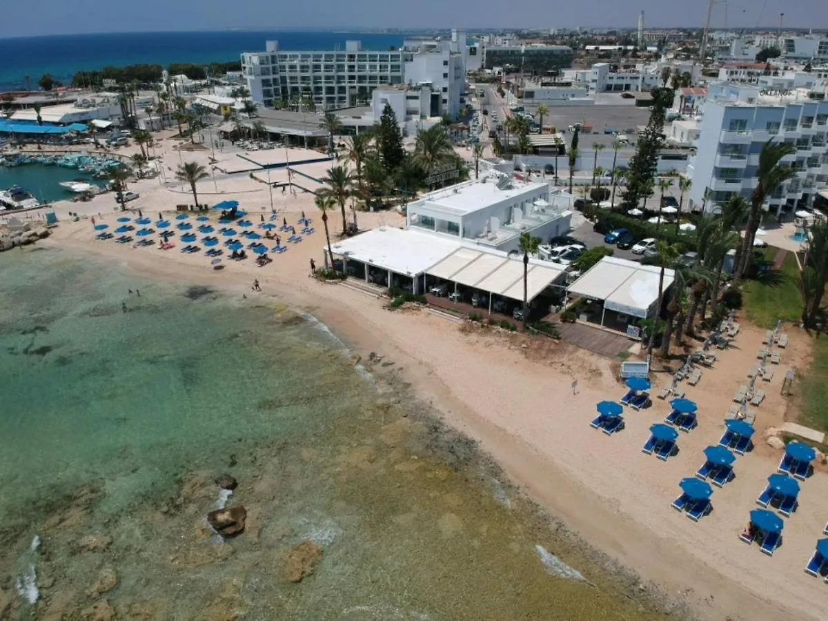 Apartmanhotel Karousos Beach Rooms Ajía Nápa