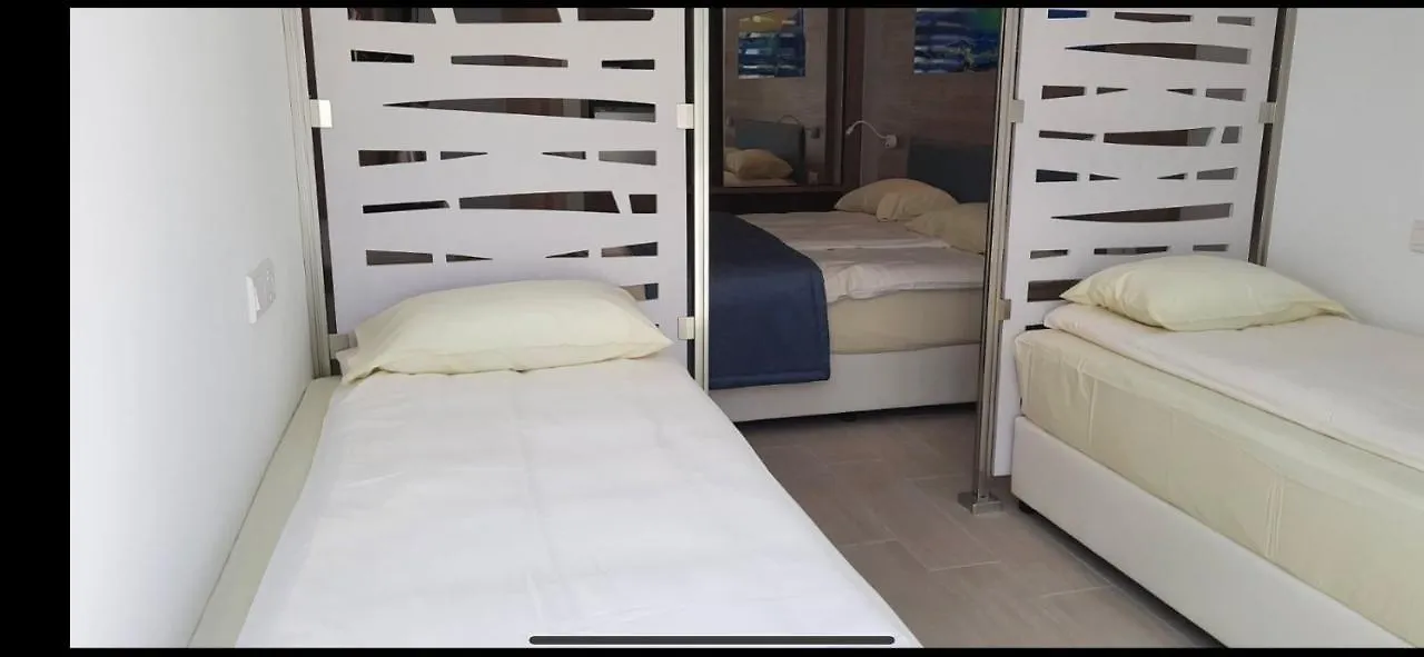 Apartmanhotel Karousos Beach Rooms Ajía Nápa