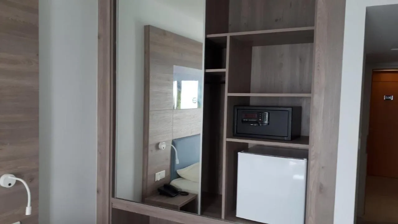 Karousos Beach Rooms Ajía Nápa Ciprus
