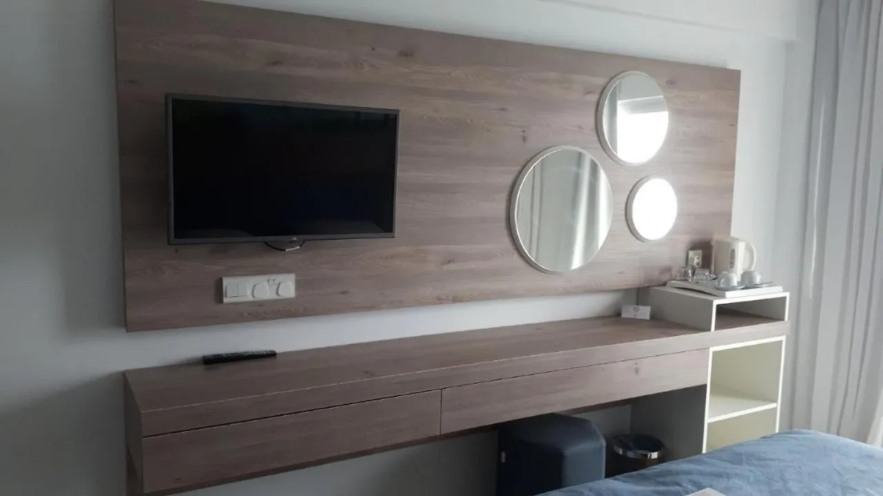 Apartmanhotel Karousos Beach Rooms Ajía Nápa
