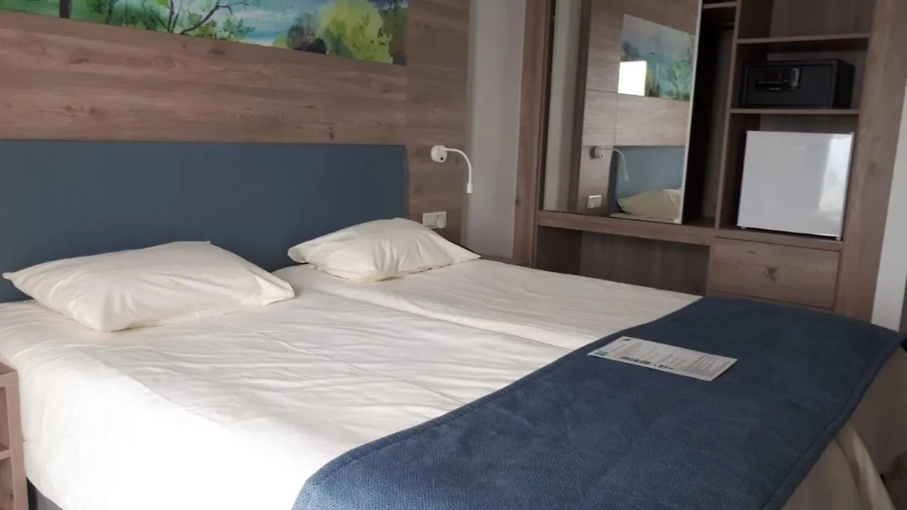 Karousos Beach Rooms Ajía Nápa Apartmanhotel